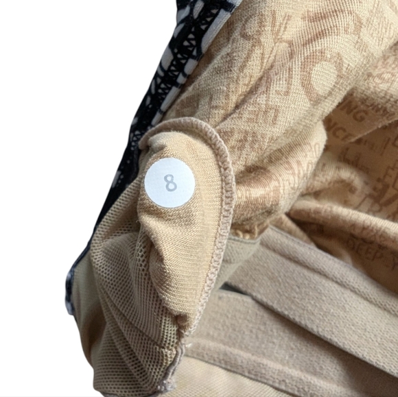 Lululemon Power Y Tank Top White Black Glacier Lace Rel: 12/2011 Women's size 8 - Picture 5 of 12